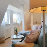Charmante Maisonnette-dachgeschosswohnung In Zentraler Lage شقة