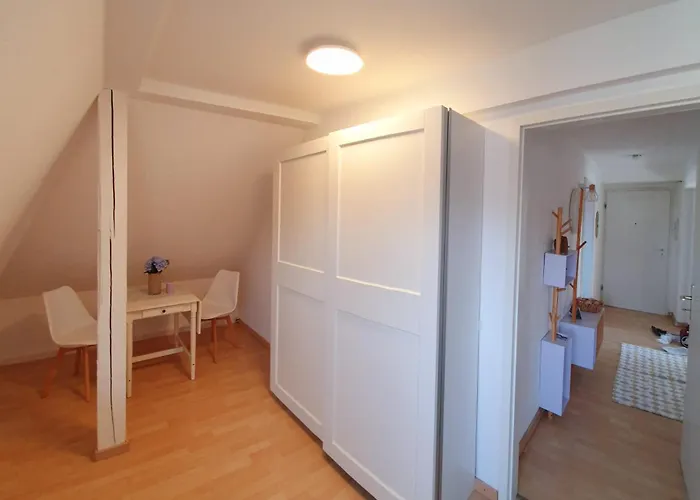 Charmante Maisonnette-dachgeschosswohnung In Zentraler Lage アパート ロストック